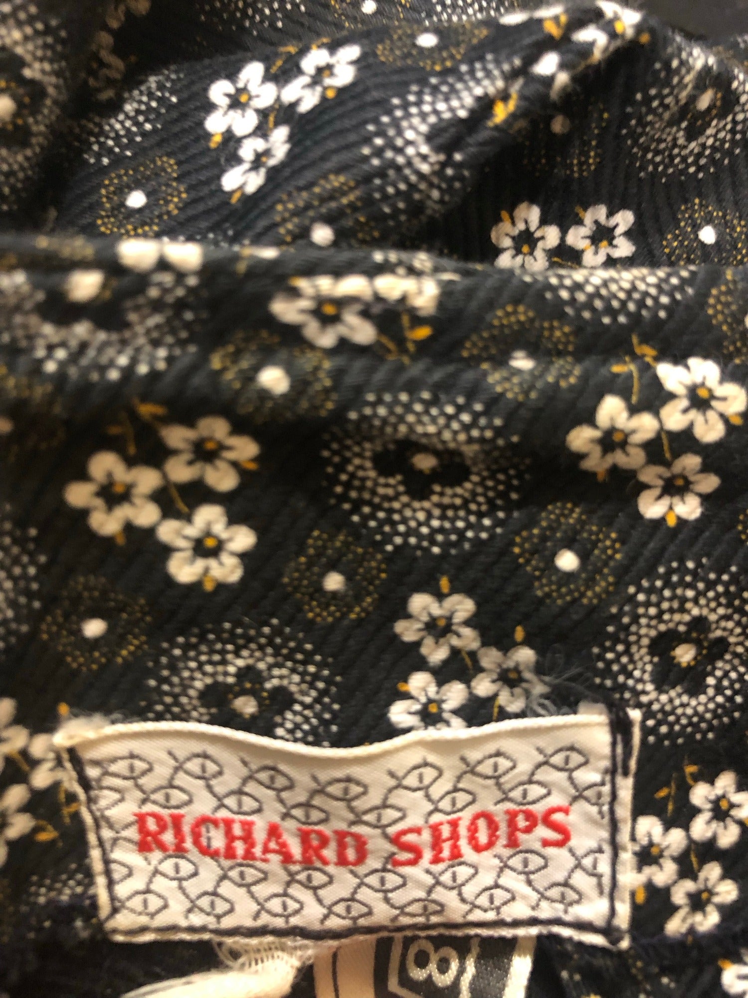 womens  vintage  Urban Village Vintage  Richard Shops  hippie  floral print  dress  ditsy  daisy  boho  black  balloon sleeves  70s  70  1970s  12