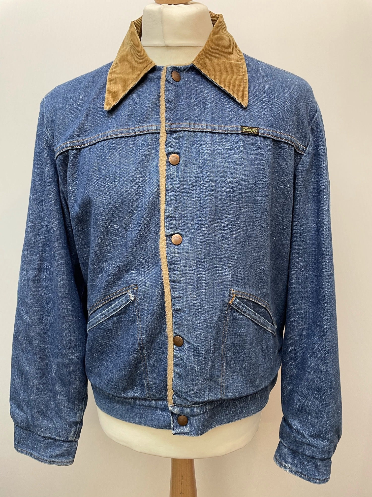 wrangler  vintage  Urban Village Vintage  urban village  press stud fastening  pockets  mens  logo  L  jean  Jacket  indigo  fleece lined  denim  corduroy  corded  cord  blue  70s  70  1970s