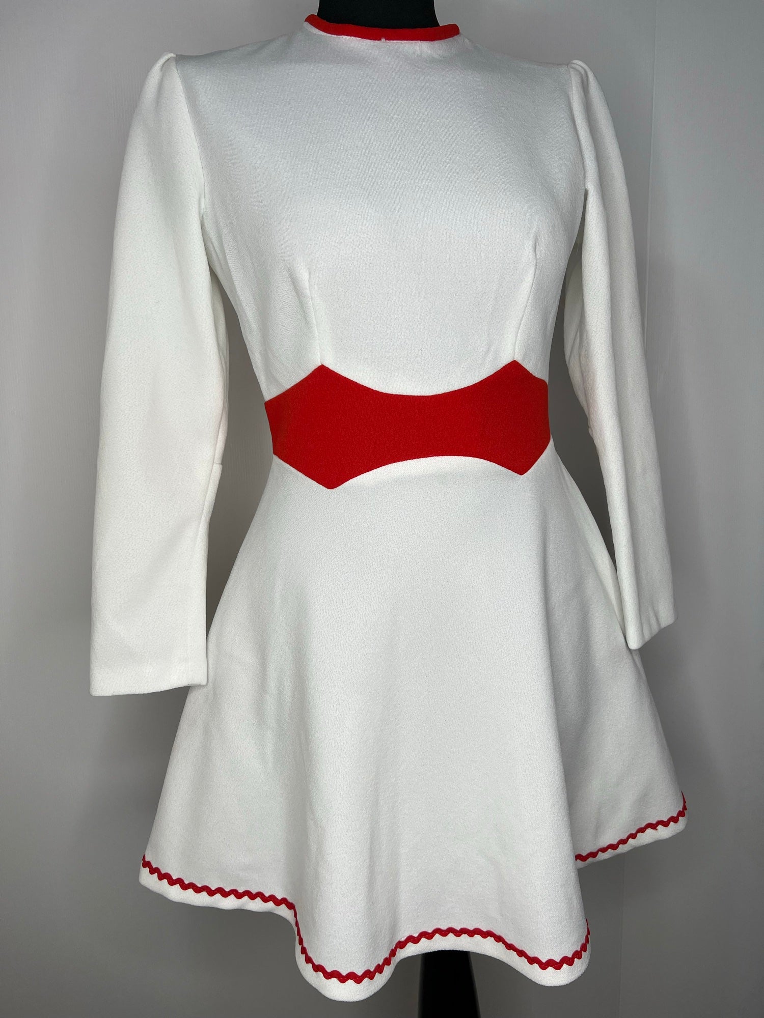 Vintage 1960s Long Sleeved Mod Mini Dress in White and Red - Size UK 10 -  Urban Village Vintage  UrbanVillageVintage