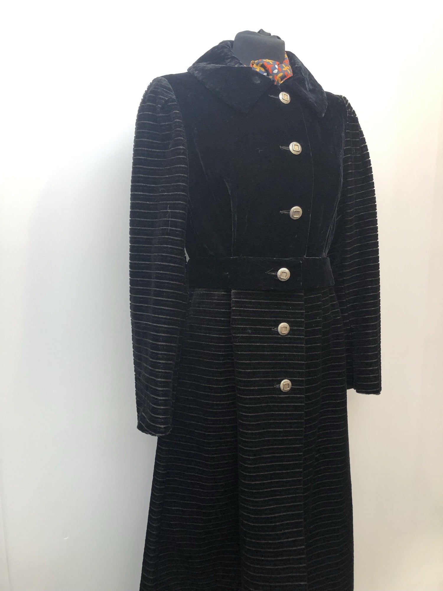 womens  vintage  velvet  Urban Village Vintage  Loewe  Jacket  fur collar  fox fur  coat  black  70s  70  1970s  14