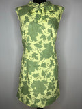 Vintage 1960s Floral Print Sleeveless Bow Detail Dress in Lemon and Green - Size UK 18