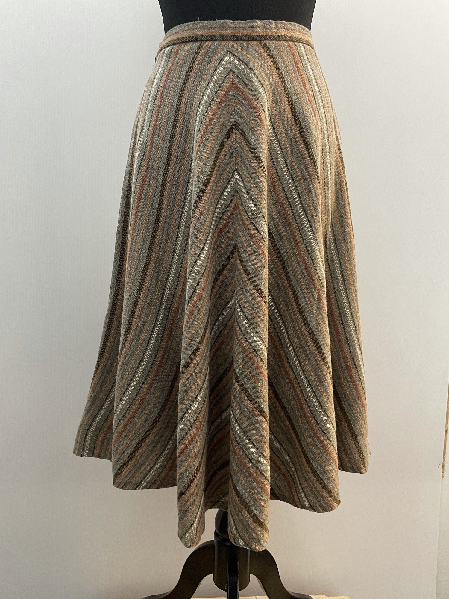 Vintage 1970s Grey Chevron Stripe High Waisted Midi Circle Skirt