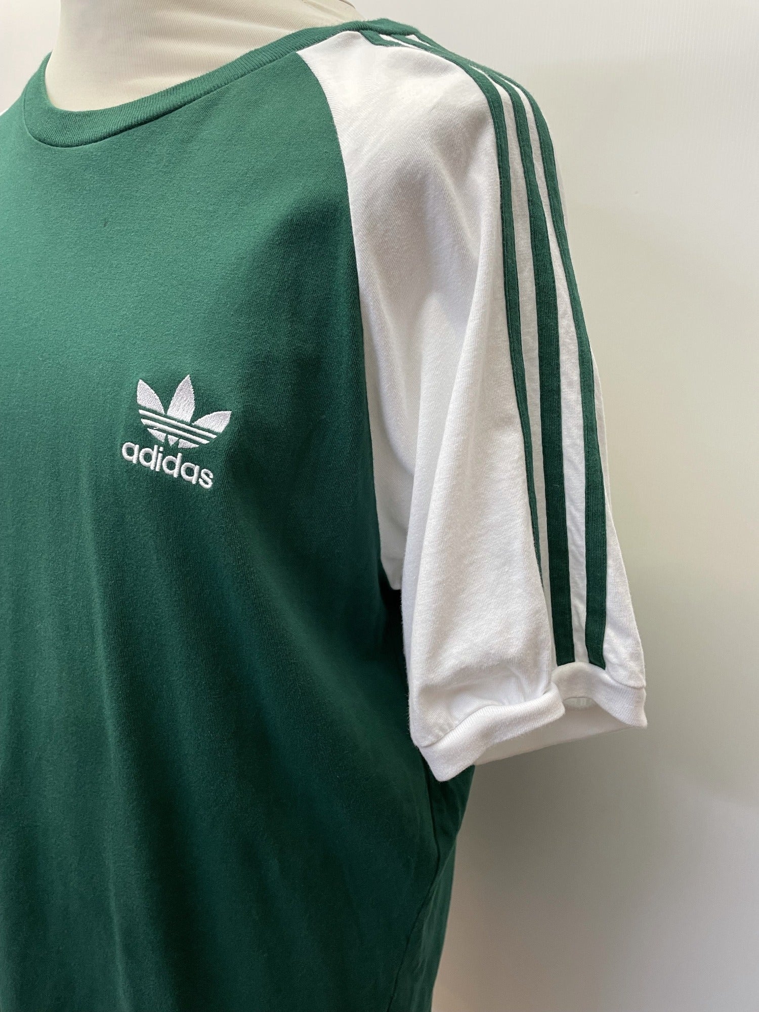 Vintage Adidas Tee Green - Size XL - Urban Village Vintage – UrbanVillageVintage